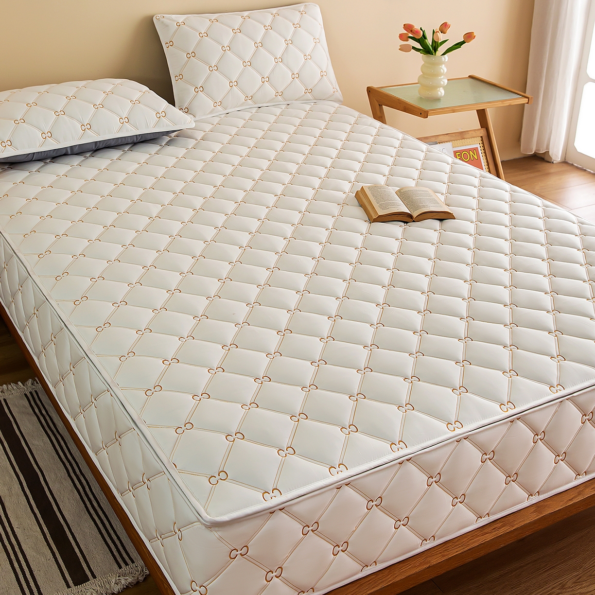 91家纺网 家纺一手货源 找家纺 云木里 2026新款绣花磨毛水洗棉六面全包床笠床垫保护套拉链床笠 床笠单件 刺绣款-白色-五面夹棉