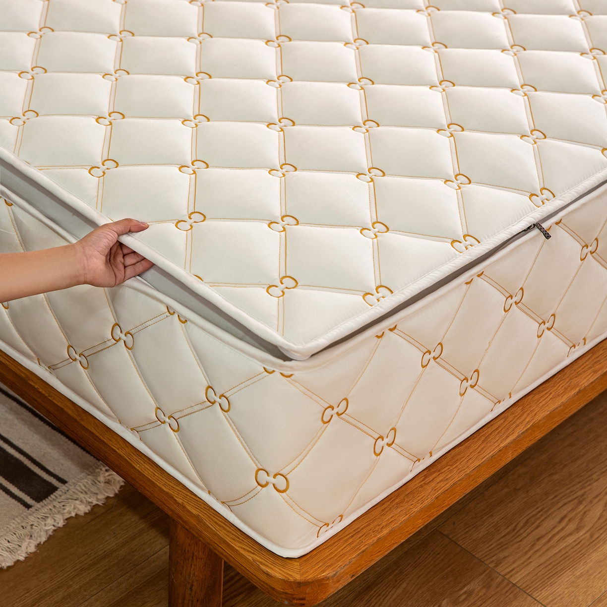 91家纺网 家纺一手货源 找家纺 云木里 2026新款绣花磨毛水洗棉六面全包床笠床垫保护套拉链床笠 床笠单件 刺绣款-白色-五面夹棉