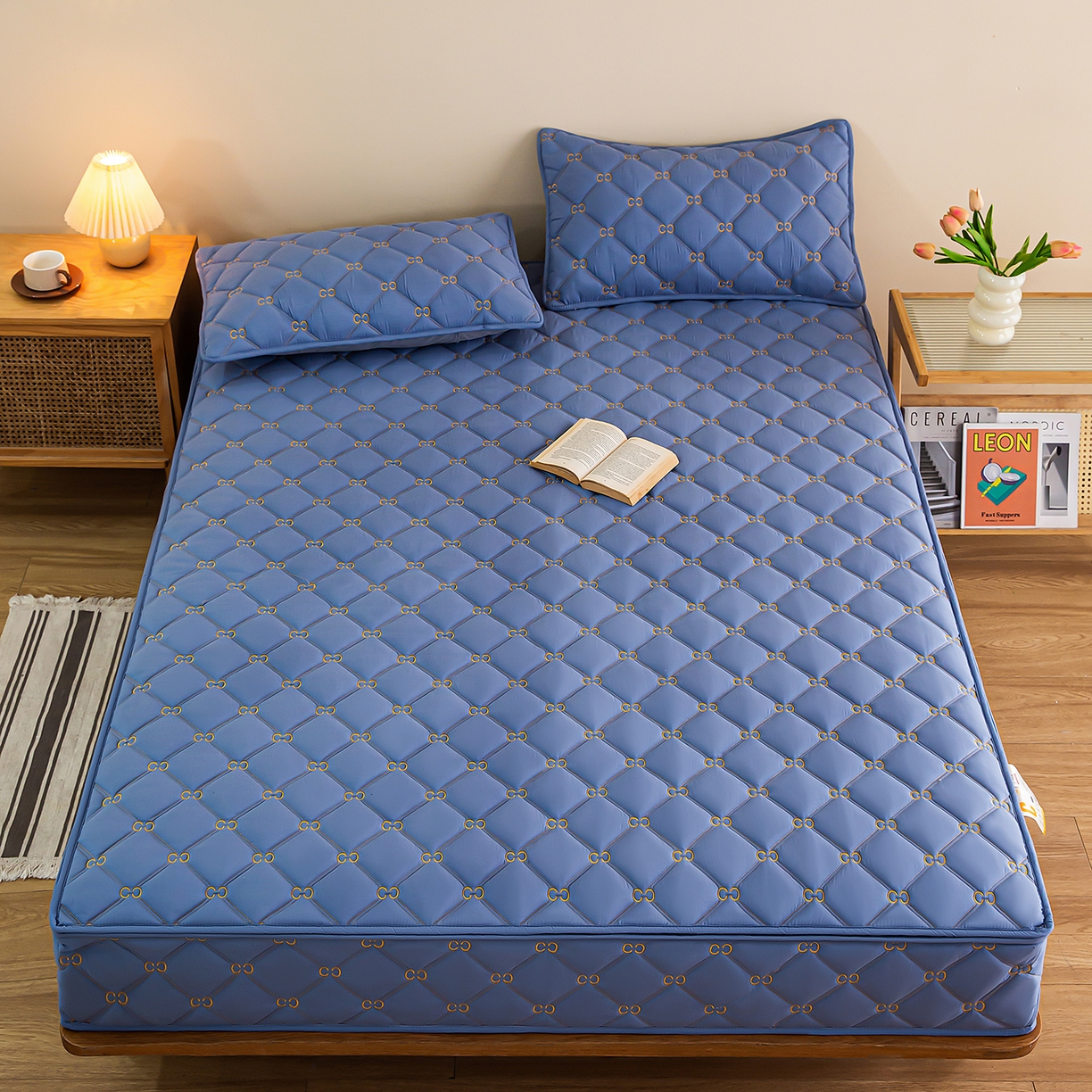 91家纺网 家纺一手货源 找家纺 云木里 2026新款绣花磨毛水洗棉六面全包床笠床垫保护套拉链床笠 床笠单件 刺绣款-牛仔蓝-五面夹棉