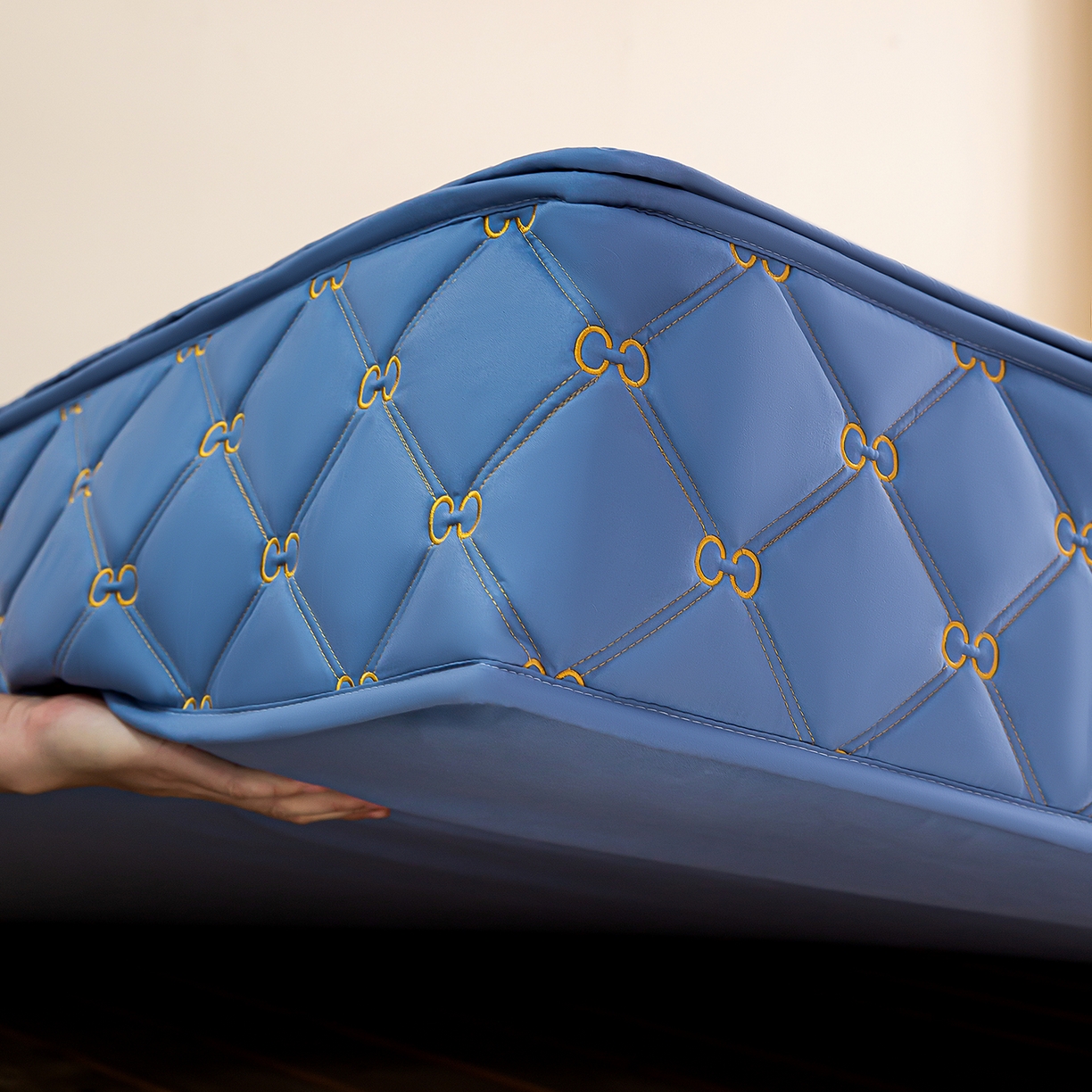 91家纺网 家纺一手货源 找家纺 云木里 2026新款绣花磨毛水洗棉六面全包床笠床垫保护套拉链床笠 床笠单件 刺绣款-牛仔蓝-五面夹棉