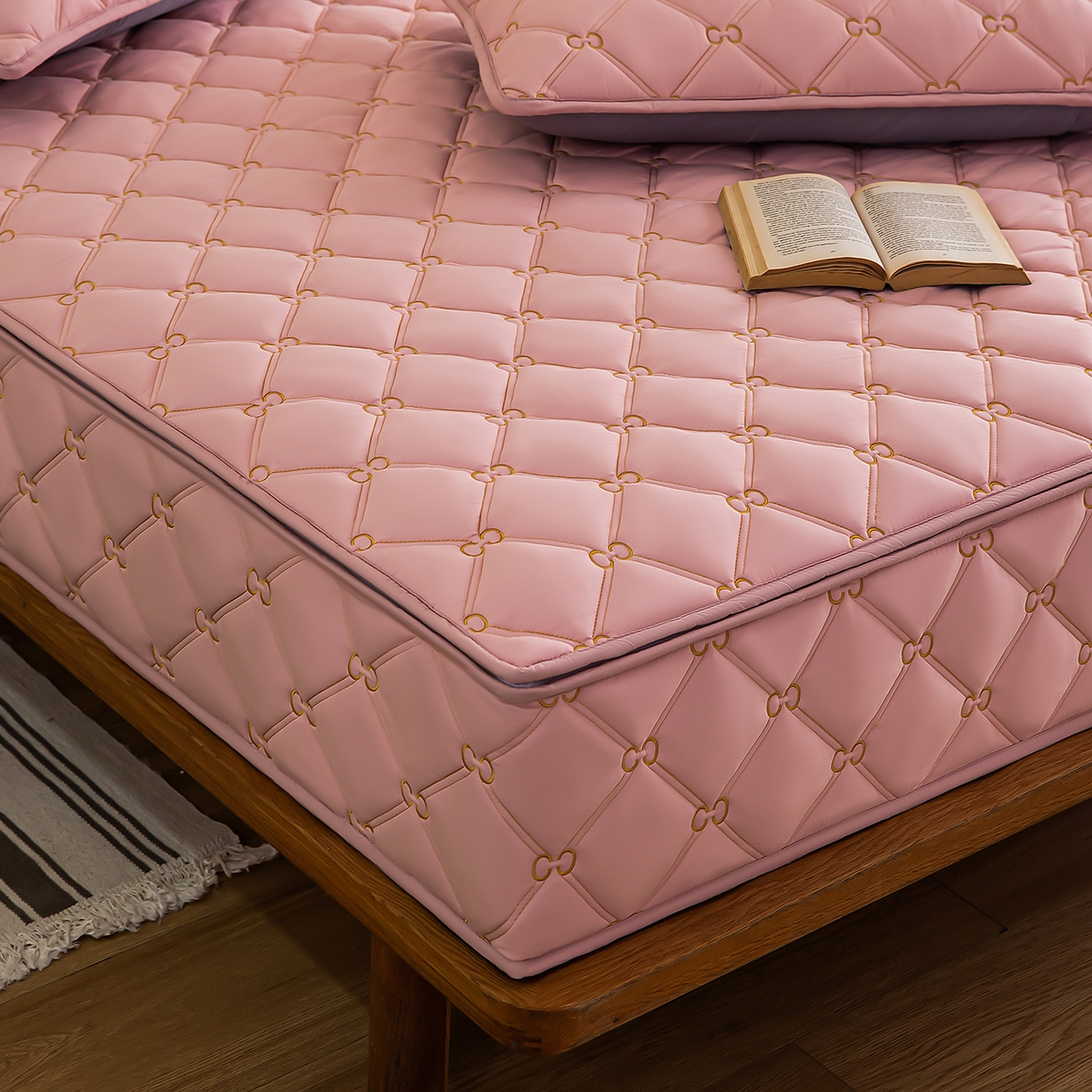 91家纺网 家纺一手货源 找家纺 云木里 2026新款绣花磨毛水洗棉六面全包床笠床垫保护套拉链床笠 床笠单件 刺绣款-浅豆沙-五面夹棉