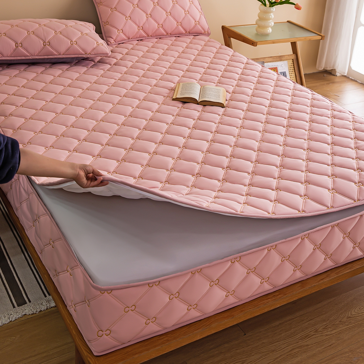 91家纺网 家纺一手货源 找家纺 云木里 2026新款绣花磨毛水洗棉六面全包床笠床垫保护套拉链床笠 床笠单件 刺绣款-浅豆沙-五面夹棉