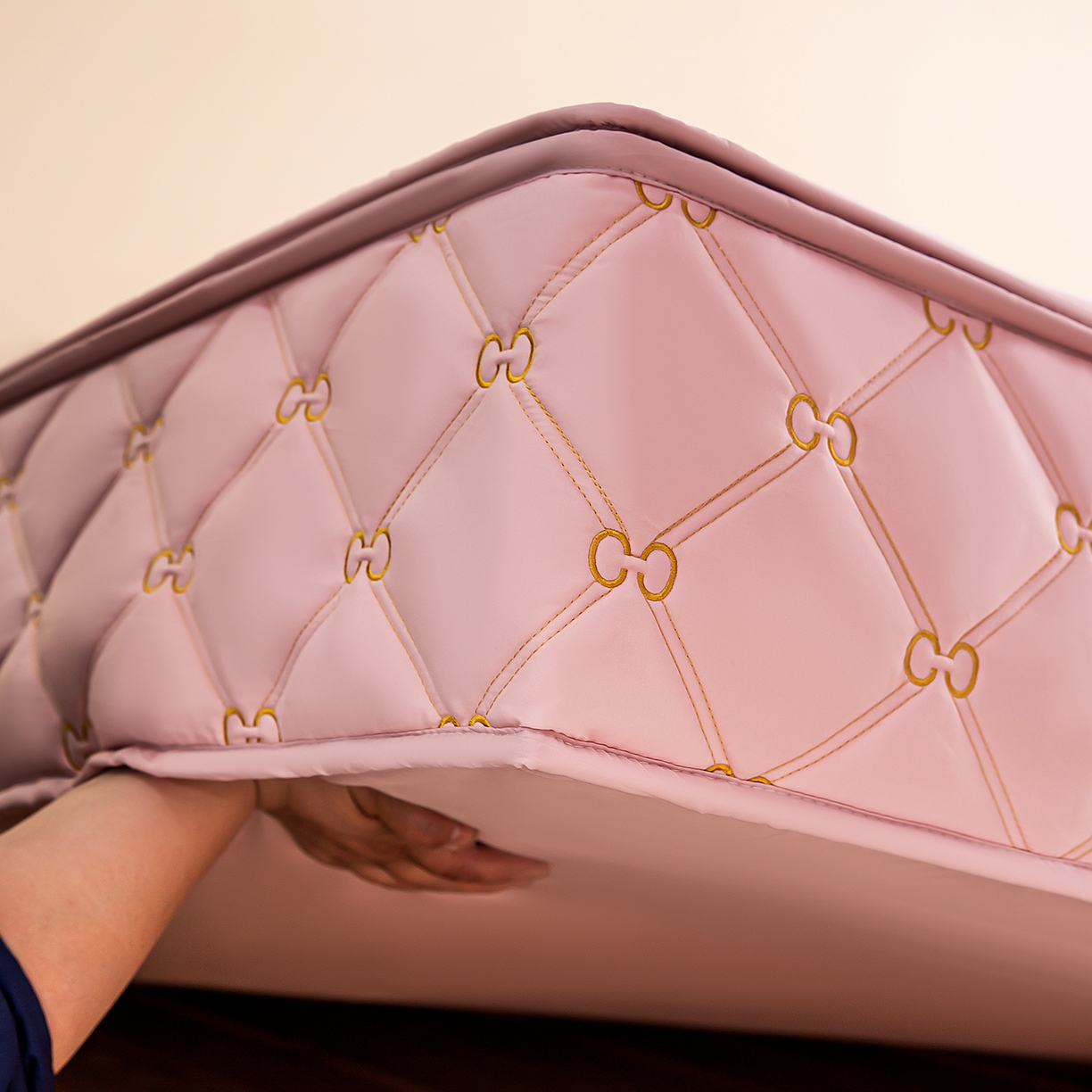 91家纺网 家纺一手货源 找家纺 云木里 2026新款绣花磨毛水洗棉六面全包床笠床垫保护套拉链床笠 床笠单件 刺绣款-浅豆沙-五面夹棉