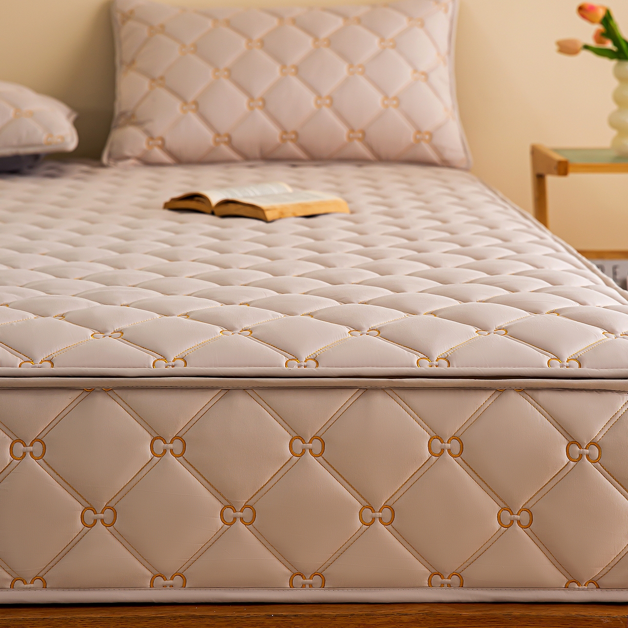 91家纺网 家纺一手货源 找家纺 云木里 2026新款绣花磨毛水洗棉六面全包床笠床垫保护套拉链床笠 床笠单件 刺绣款-浅咖-五面夹棉