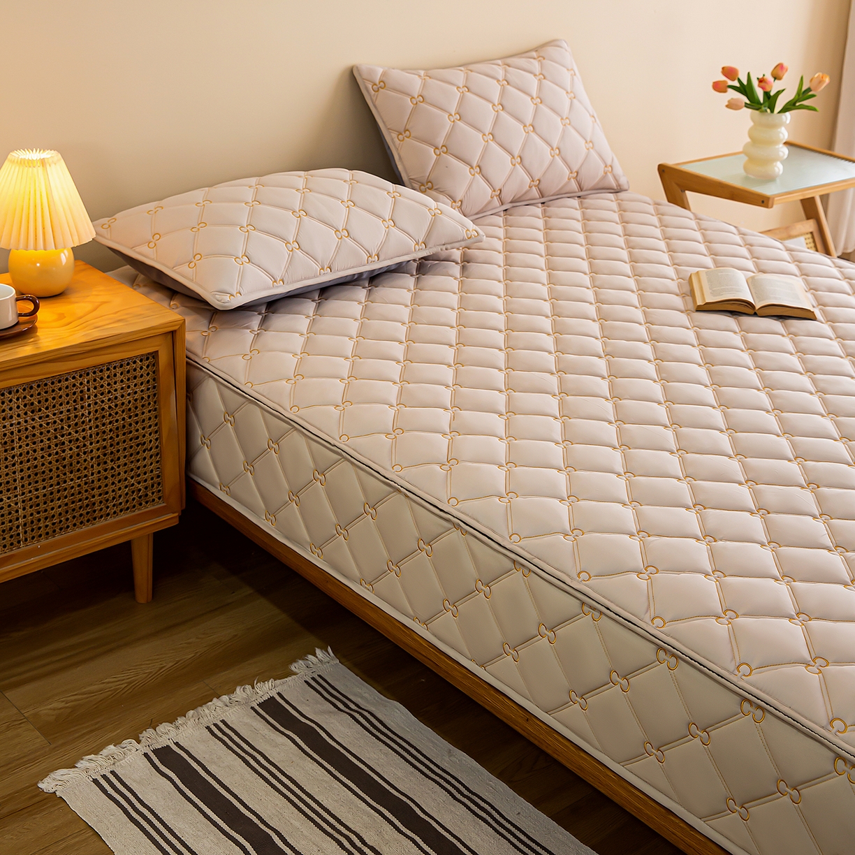 91家纺网 家纺一手货源 找家纺 云木里 2026新款绣花磨毛水洗棉六面全包床笠床垫保护套拉链床笠 床笠单件 刺绣款-浅咖-五面夹棉