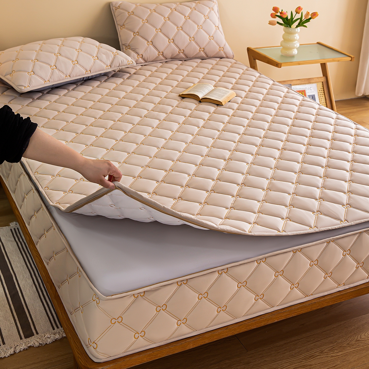 91家纺网 家纺一手货源 找家纺 云木里 2026新款绣花磨毛水洗棉六面全包床笠床垫保护套拉链床笠 床笠单件 刺绣款-浅咖-五面夹棉