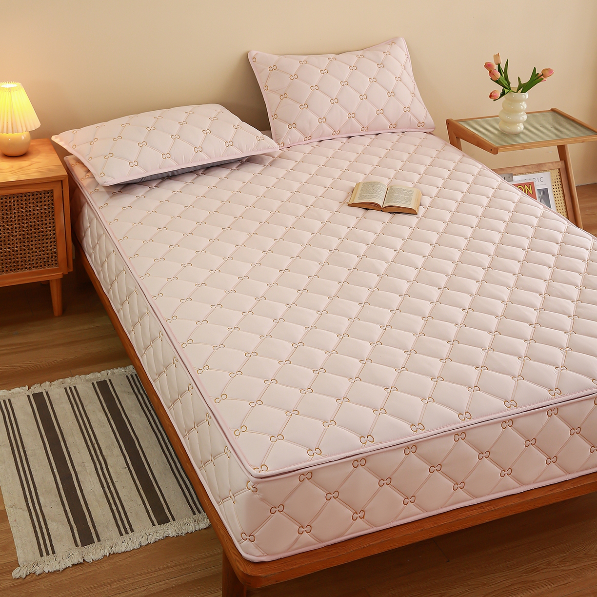 91家纺网 家纺一手货源 找家纺 云木里 2026新款绣花磨毛水洗棉六面全包床笠床垫保护套拉链床笠 床笠单件 刺绣款-浅桃色-五面夹棉