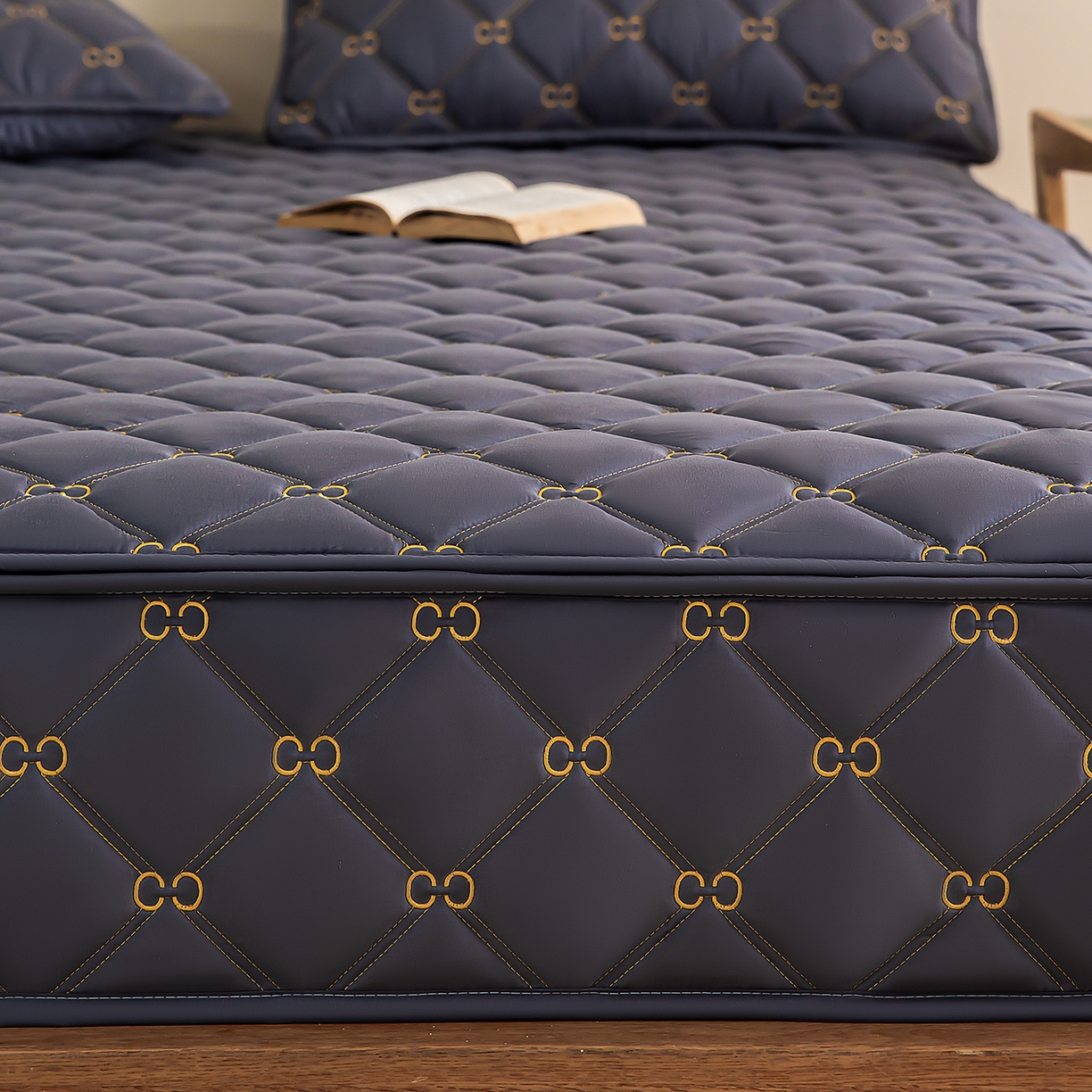 91家纺网 家纺一手货源 找家纺 云木里 2026新款绣花磨毛水洗棉六面全包床笠床垫保护套拉链床笠 床笠单件 刺绣款-深灰-五面夹棉