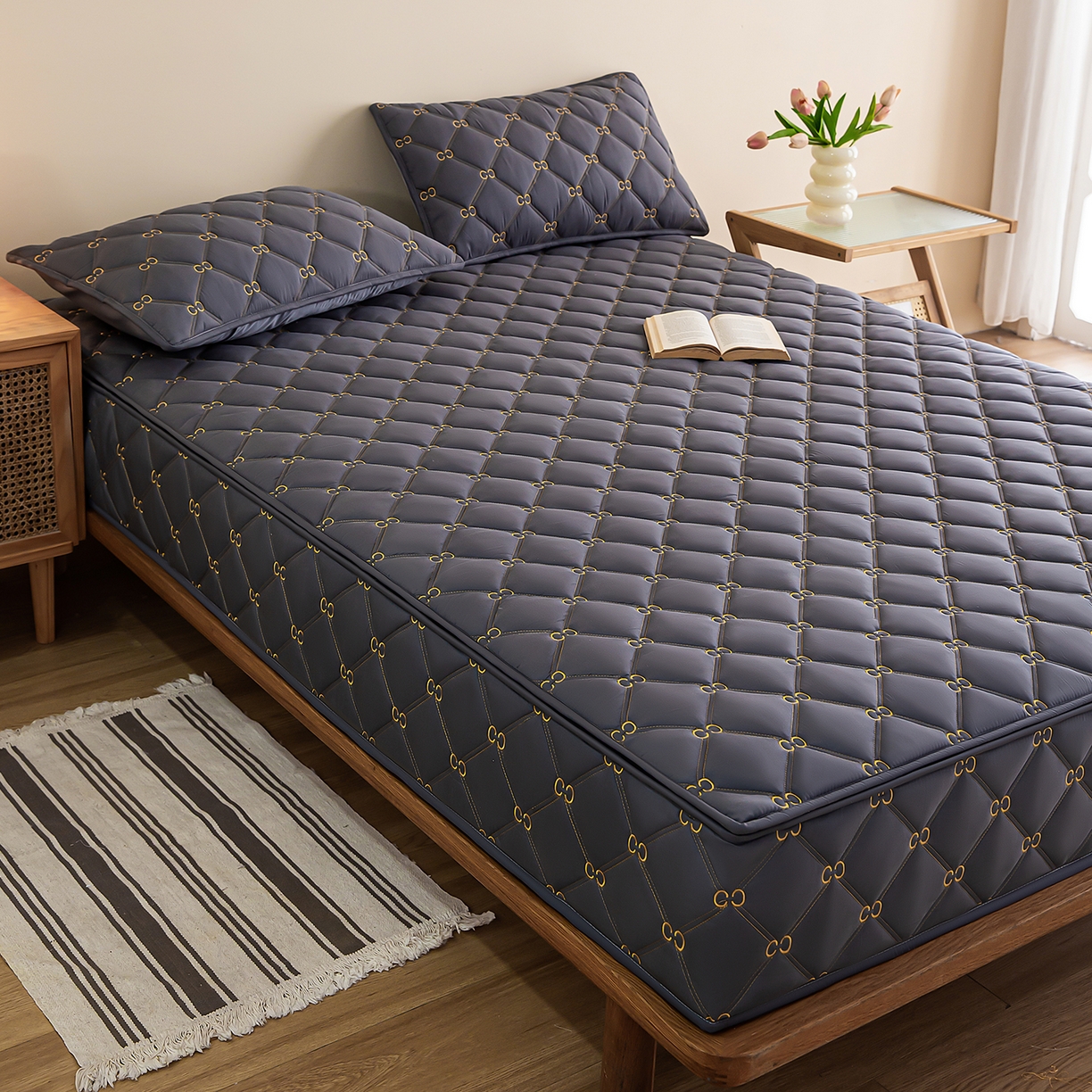 91家纺网 家纺一手货源 找家纺 云木里 2026新款绣花磨毛水洗棉六面全包床笠床垫保护套拉链床笠 床笠单件 刺绣款-深灰-五面夹棉