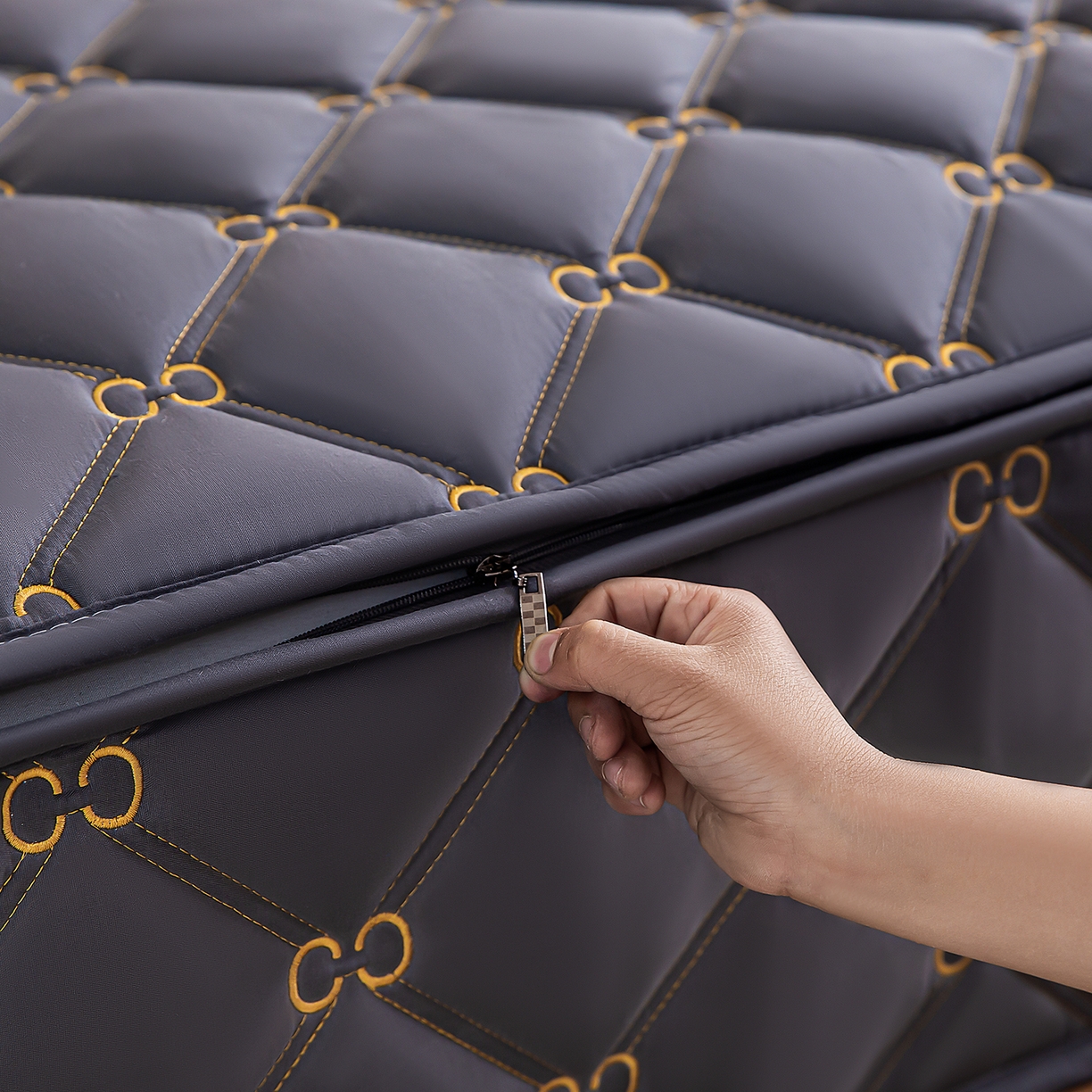 91家纺网 家纺一手货源 找家纺 云木里 2026新款绣花磨毛水洗棉六面全包床笠床垫保护套拉链床笠 床笠单件 刺绣款-深灰-五面夹棉