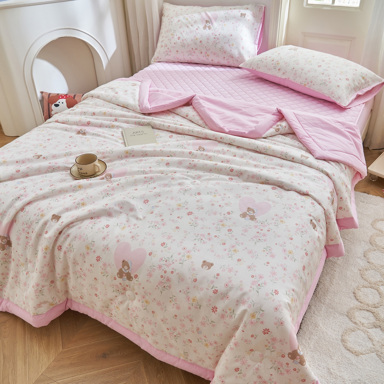 91家纺网 家纺一手货源 找家纺 绒城 2026新款 12868全棉印花棉花夏被四件套 全棉夏被四件套新疆棉花被 - 经典系列 粉色熊仔