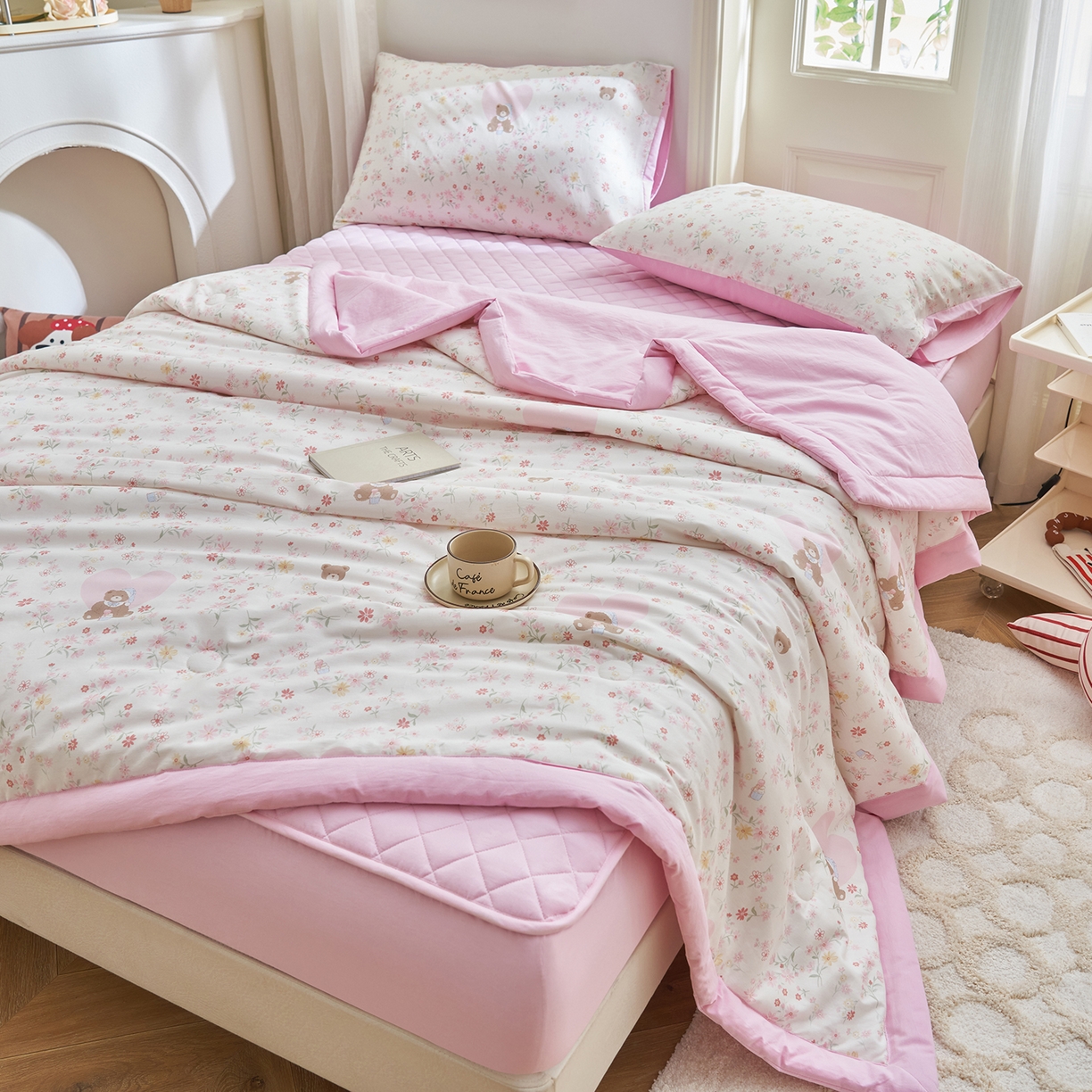 91家纺网 家纺一手货源 找家纺 绒城 2026新款 12868全棉印花棉花夏被四件套 全棉夏被四件套新疆棉花被 - 经典系列 粉色熊仔