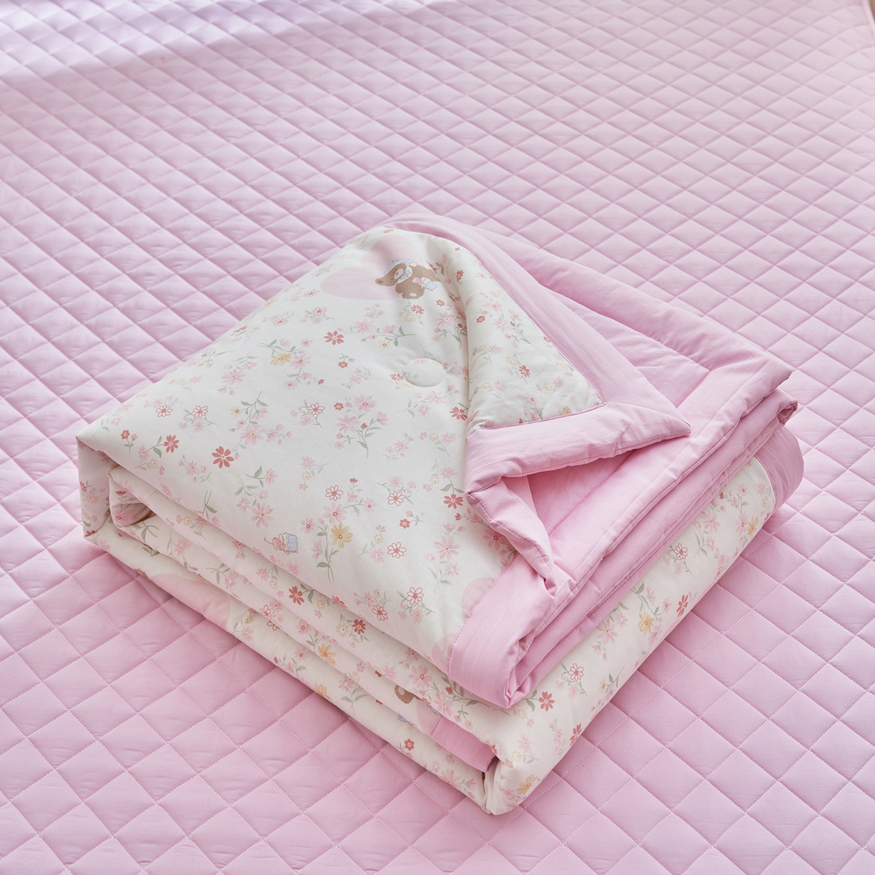 91家纺网 家纺一手货源 找家纺 绒城 2026新款 12868全棉印花棉花夏被四件套 全棉夏被四件套新疆棉花被 - 经典系列 粉色熊仔