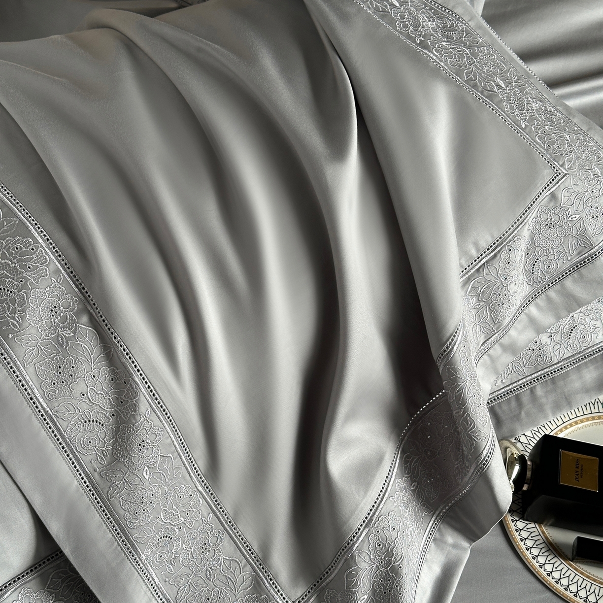 91家纺网 家纺一手货源 找家纺 时亿家居 2026新款100s长绒棉全棉纯棉四件套-奥斯丁 奥斯丁-时空灰