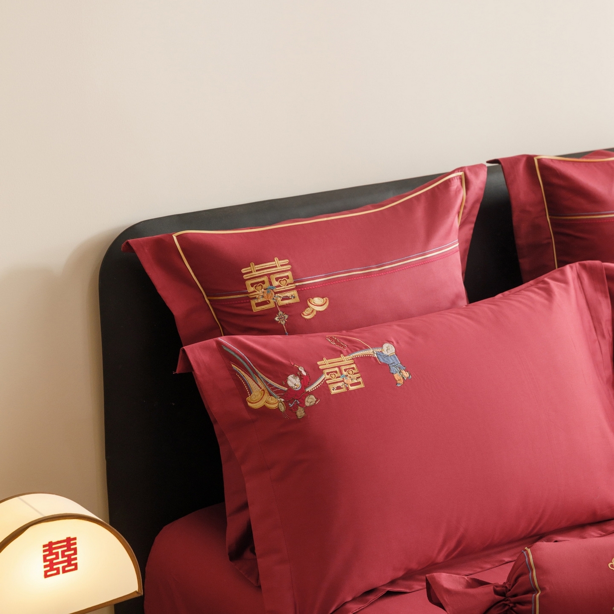 91家纺网 家纺一手货源 找家纺 （总）慕晨 2026新款50支澳棉全棉纯棉贡缎婚庆绣花贴布绣四件套热款