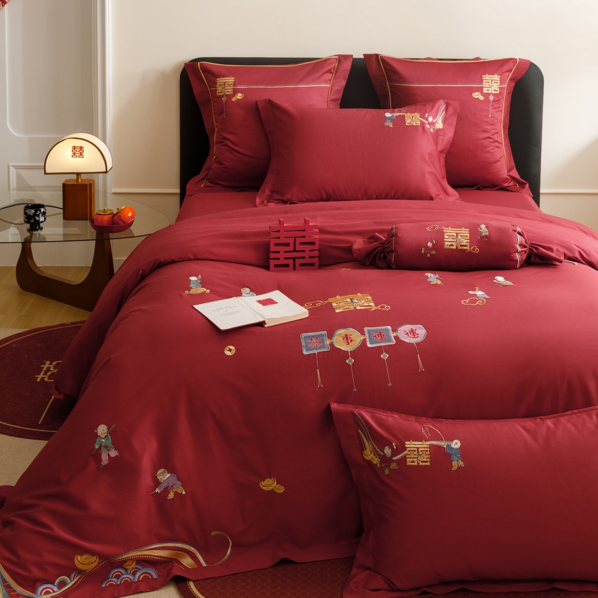 91家纺网 家纺一手货源 找家纺 慕晨 2026新款50支澳棉全棉纯棉贡缎婚庆绣花贴布绣四件套热款 百子呈祥