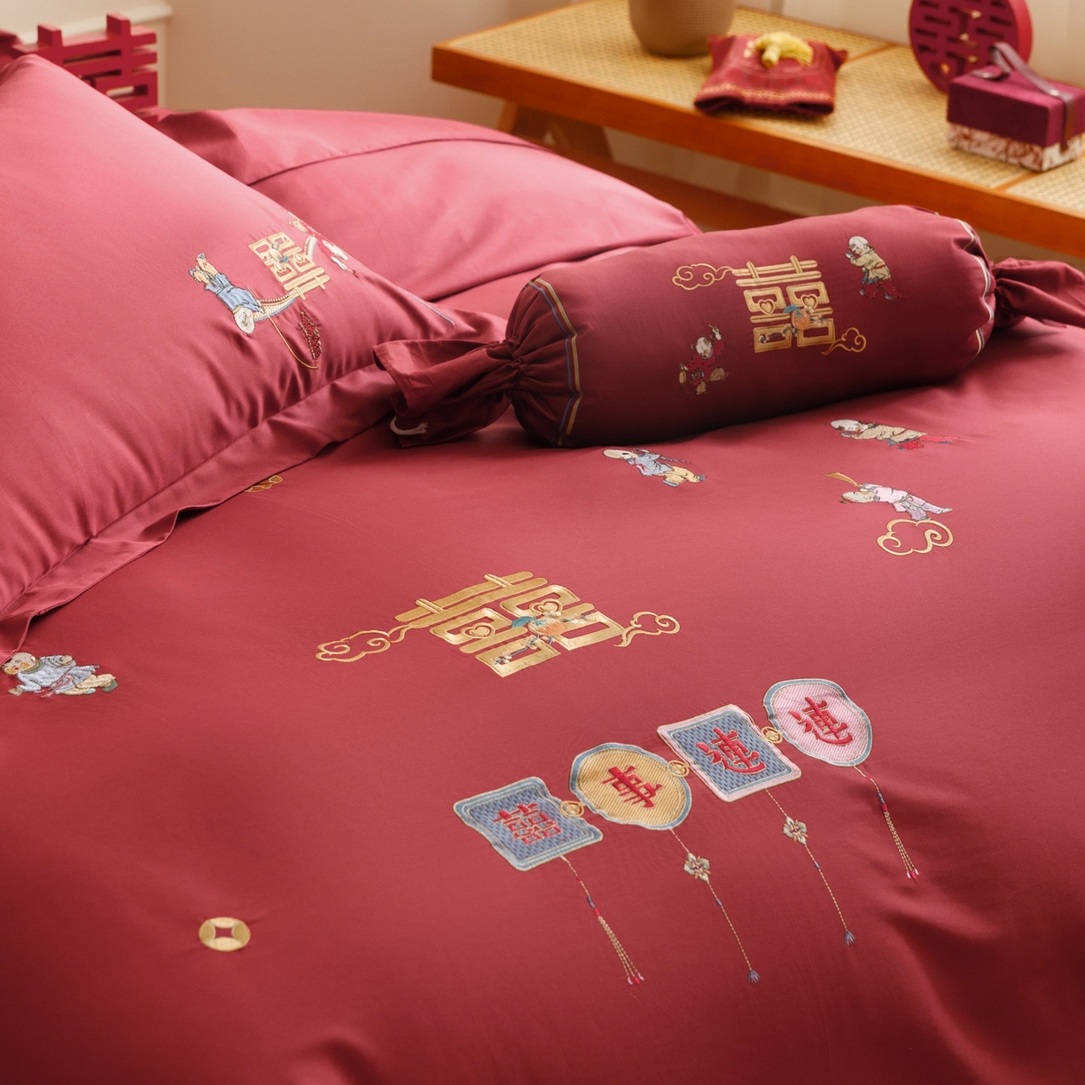 91家纺网 家纺一手货源 找家纺 慕晨 2026新款50支澳棉全棉纯棉贡缎婚庆绣花贴布绣四件套热款 百子呈祥