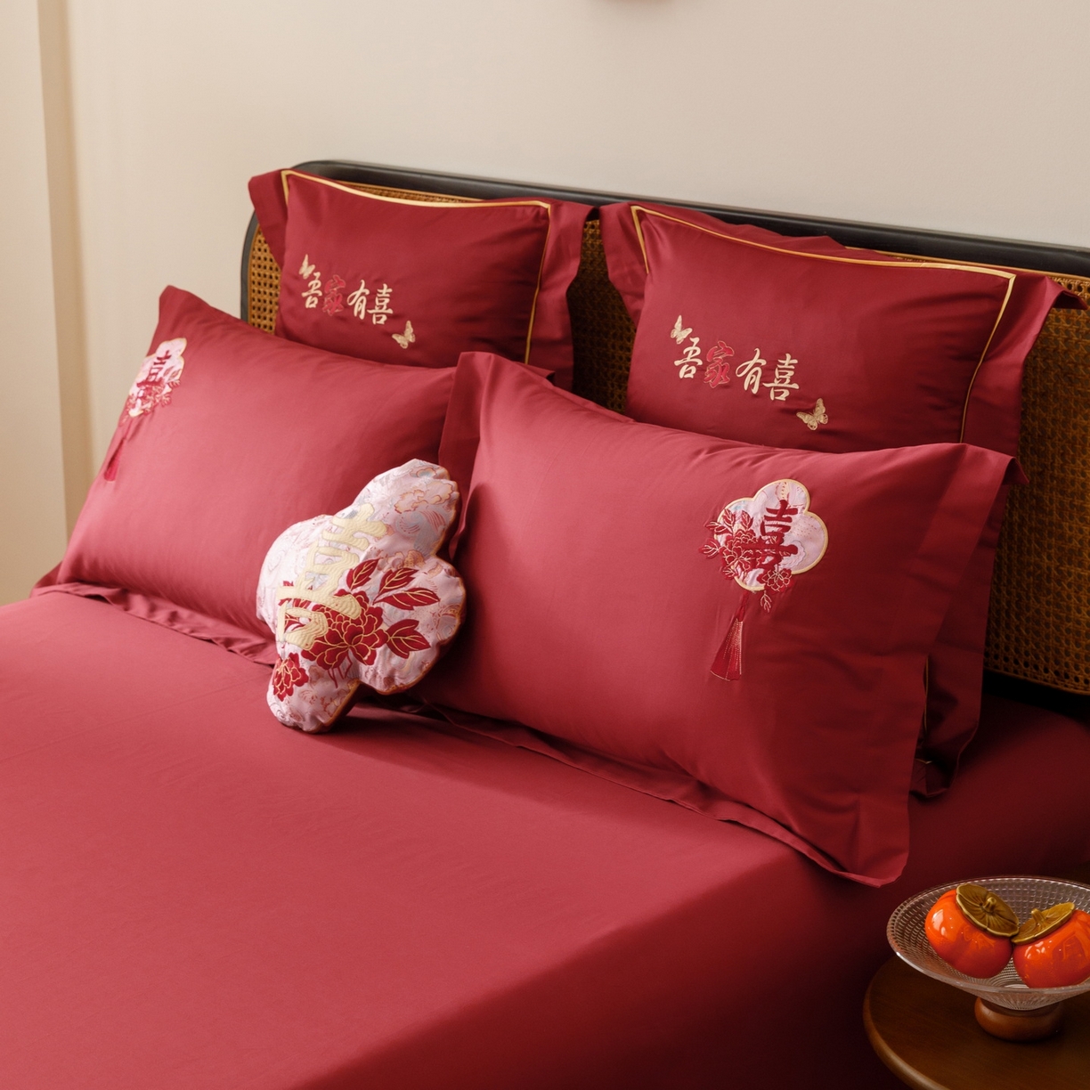 91家纺网 家纺一手货源 找家纺 慕晨 2026新款50支澳棉全棉纯棉贡缎婚庆绣花贴布绣四件套热款 花喜行