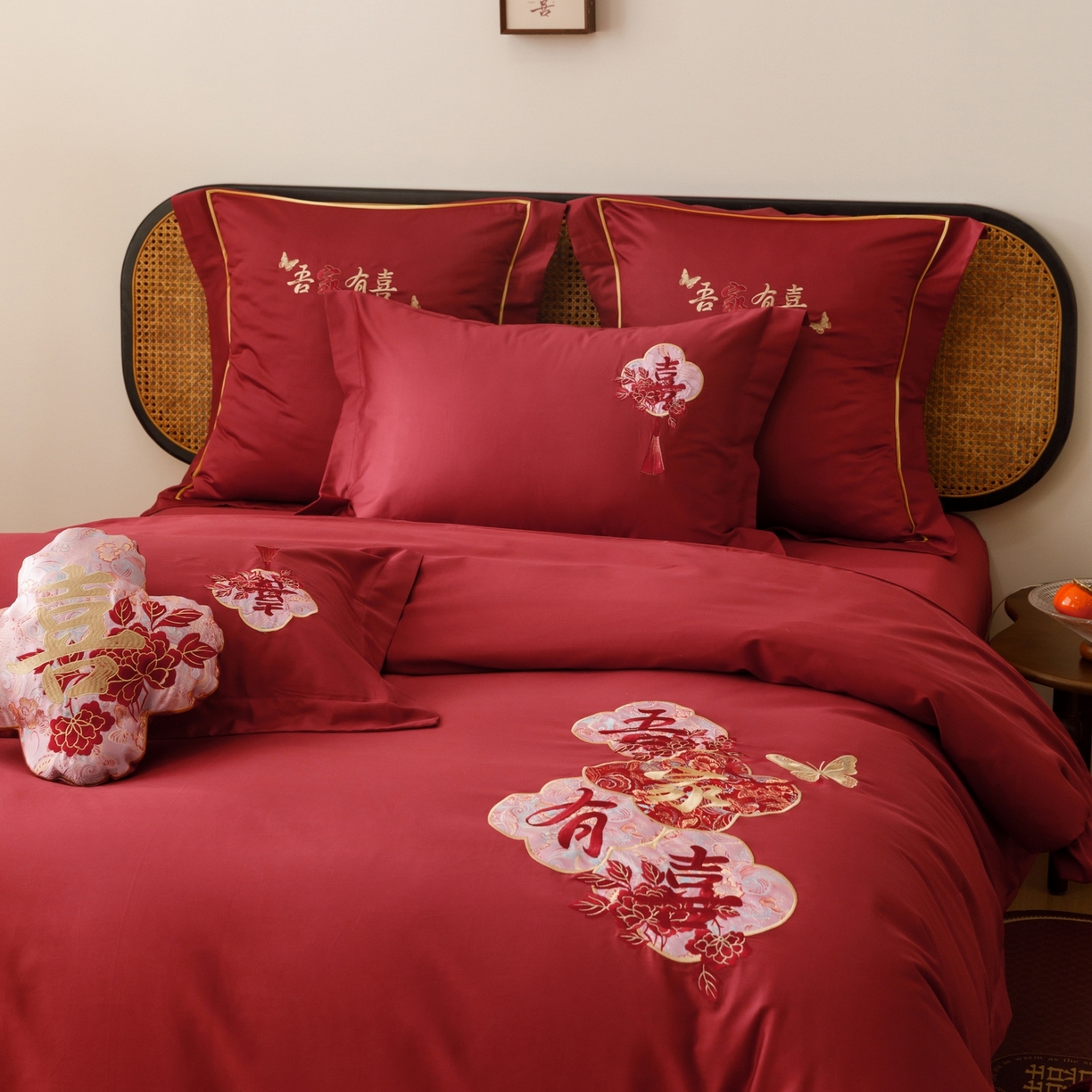 91家纺网 家纺一手货源 找家纺 慕晨 2026新款50支澳棉全棉纯棉贡缎婚庆绣花贴布绣四件套热款 花喜行