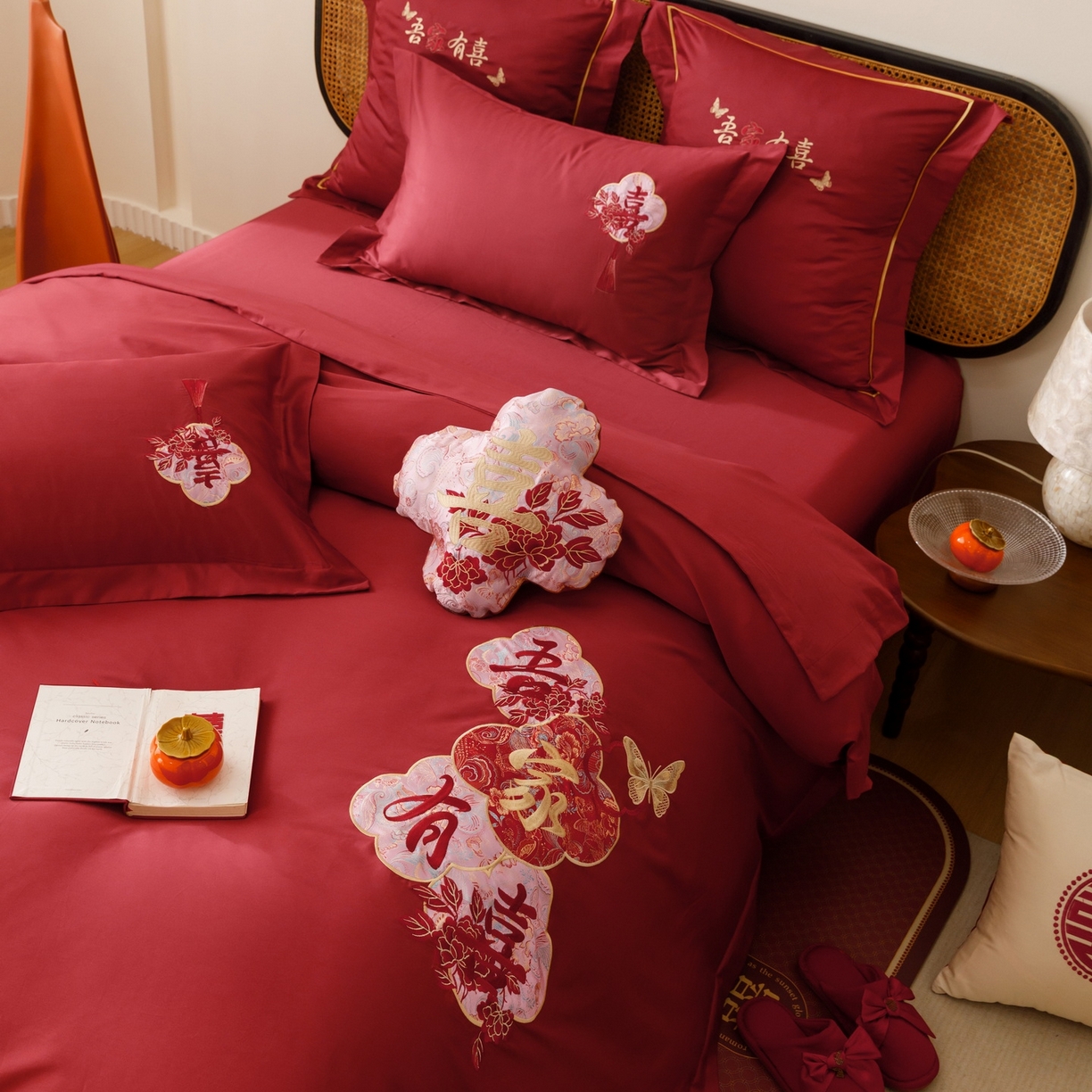 91家纺网 家纺一手货源 找家纺 慕晨 2026新款50支澳棉全棉纯棉贡缎婚庆绣花贴布绣四件套热款 花喜行