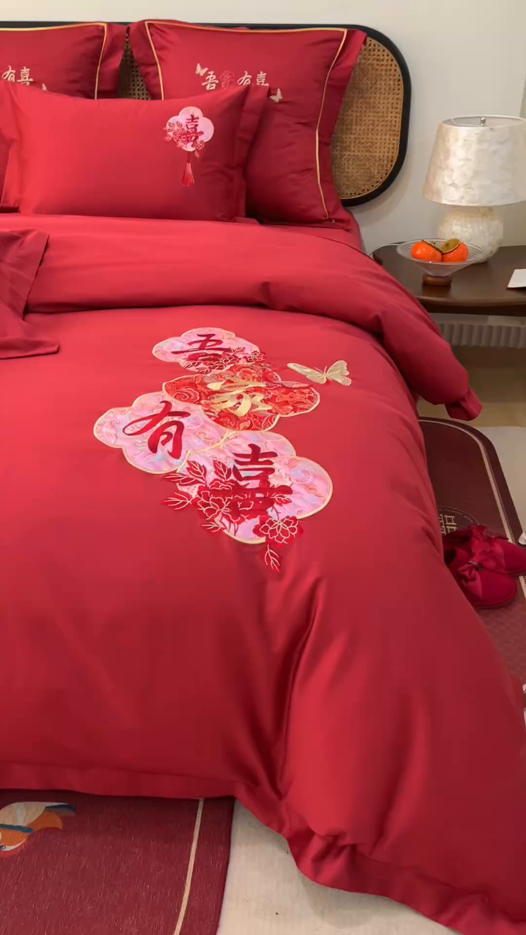 91家纺网 家纺一手货源 找家纺 慕晨 2026新款50支澳棉全棉纯棉贡缎婚庆绣花贴布绣四件套热款 花喜行