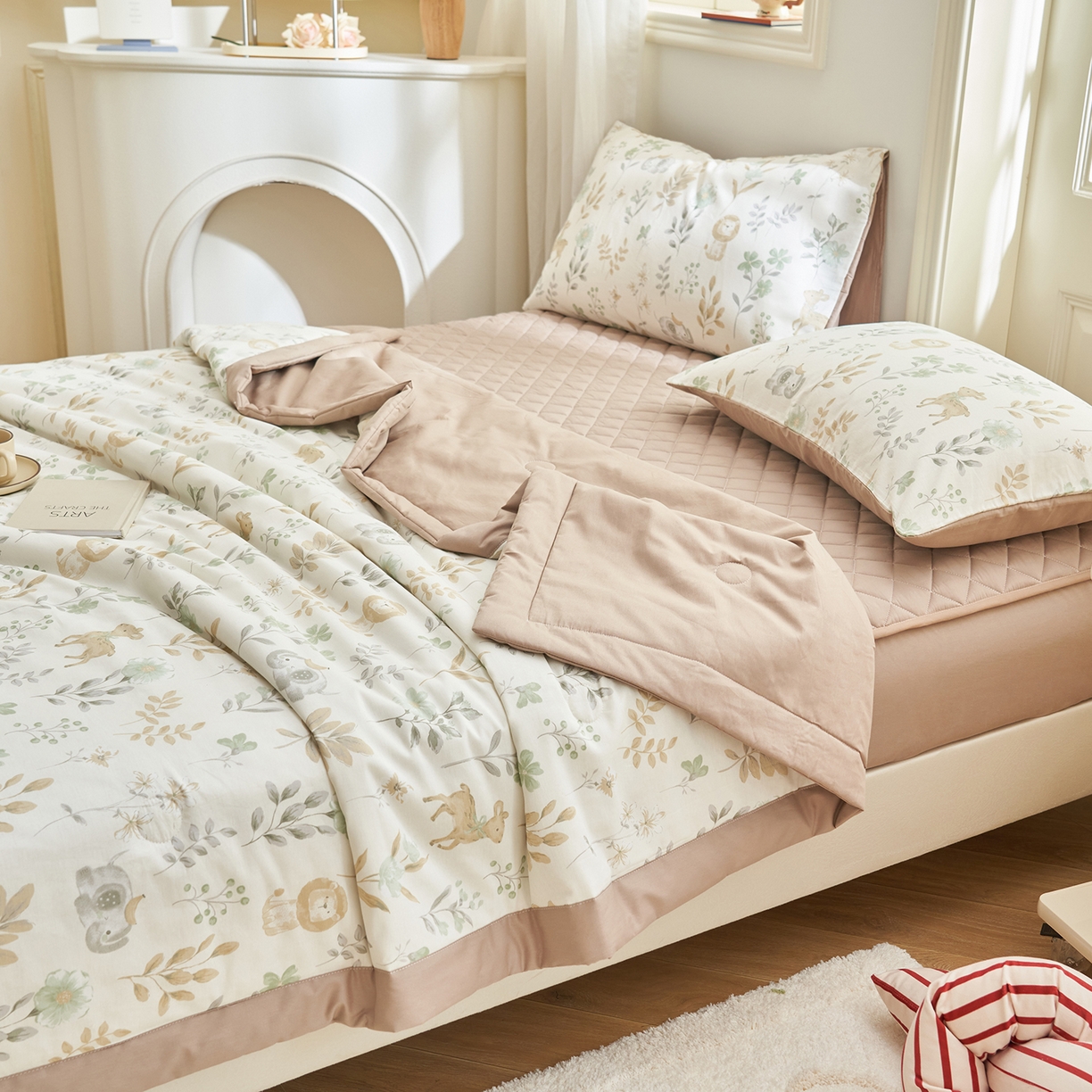 91家纺网 家纺一手货源 找家纺 绒城 2026新款 12868全棉印花棉花夏被四件套 全棉夏被四件套新疆棉花被 - 经典系列 林间萌友