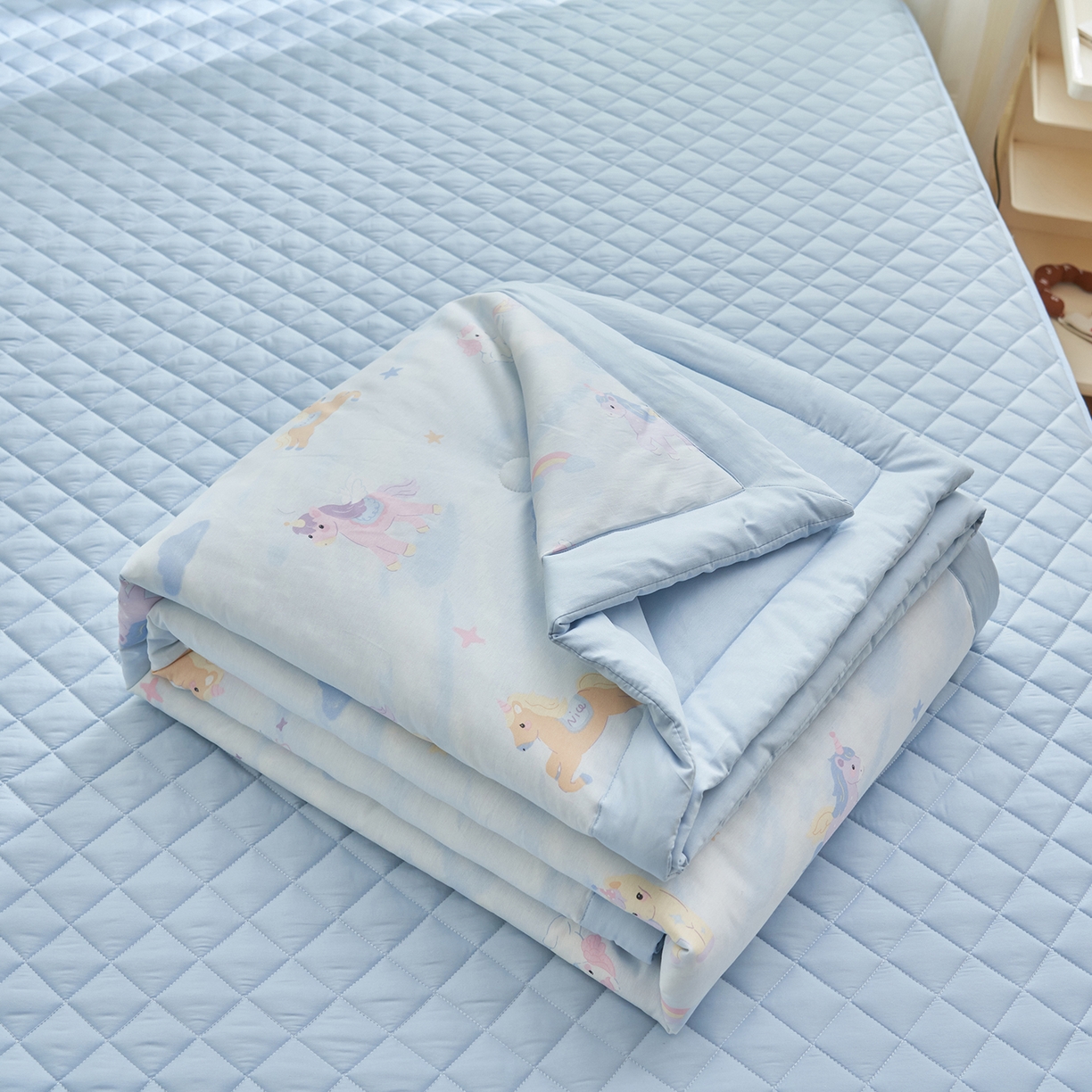 91家纺网 家纺一手货源 找家纺 绒城 2026新款 12868全棉印花棉花夏被四件套 全棉夏被四件套新疆棉花被 - 经典系列 梦幻小马