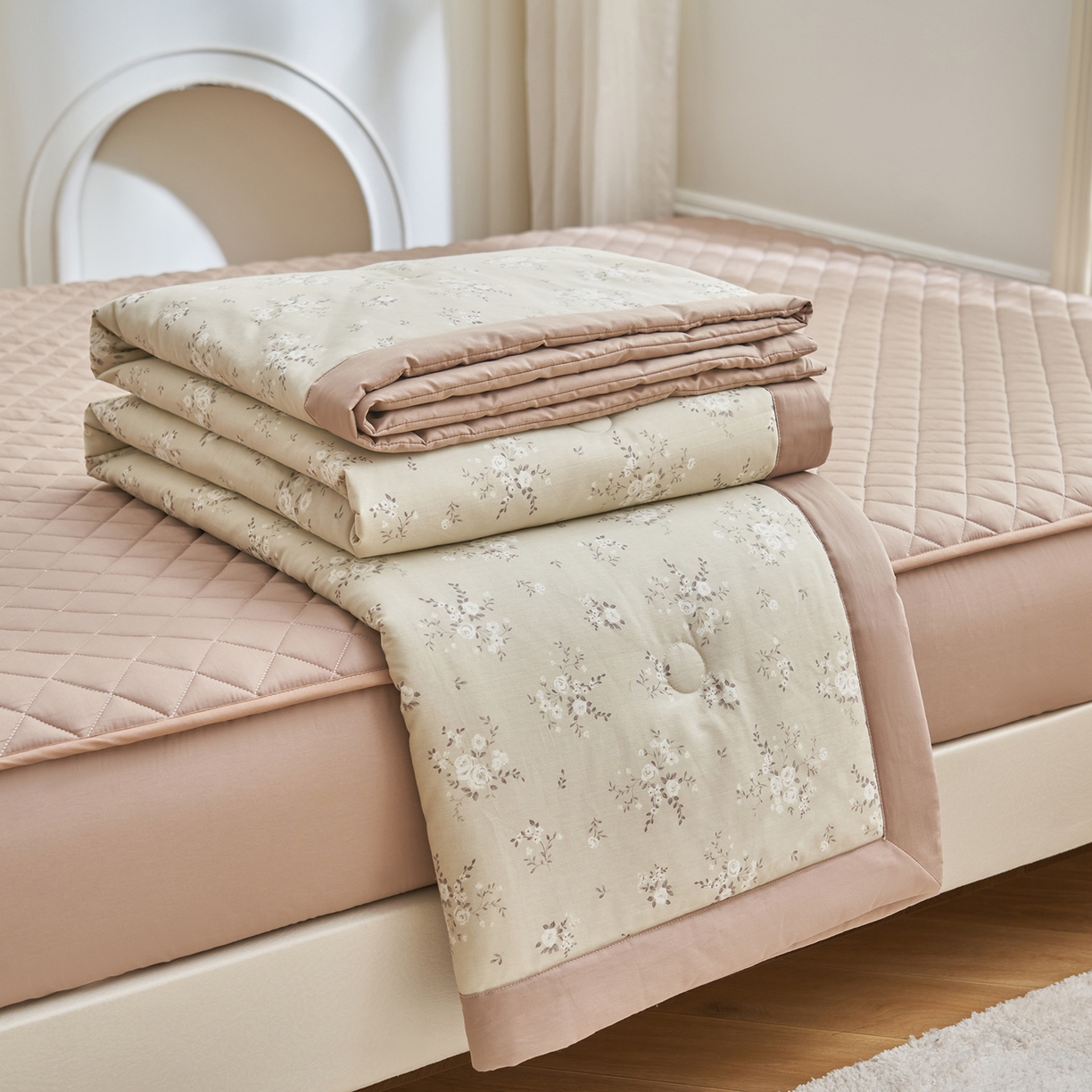 91家纺网 家纺一手货源 找家纺 绒城 2026新款 12868全棉印花棉花夏被四件套 全棉夏被四件套新疆棉花被 - 经典系列 米杏繁花