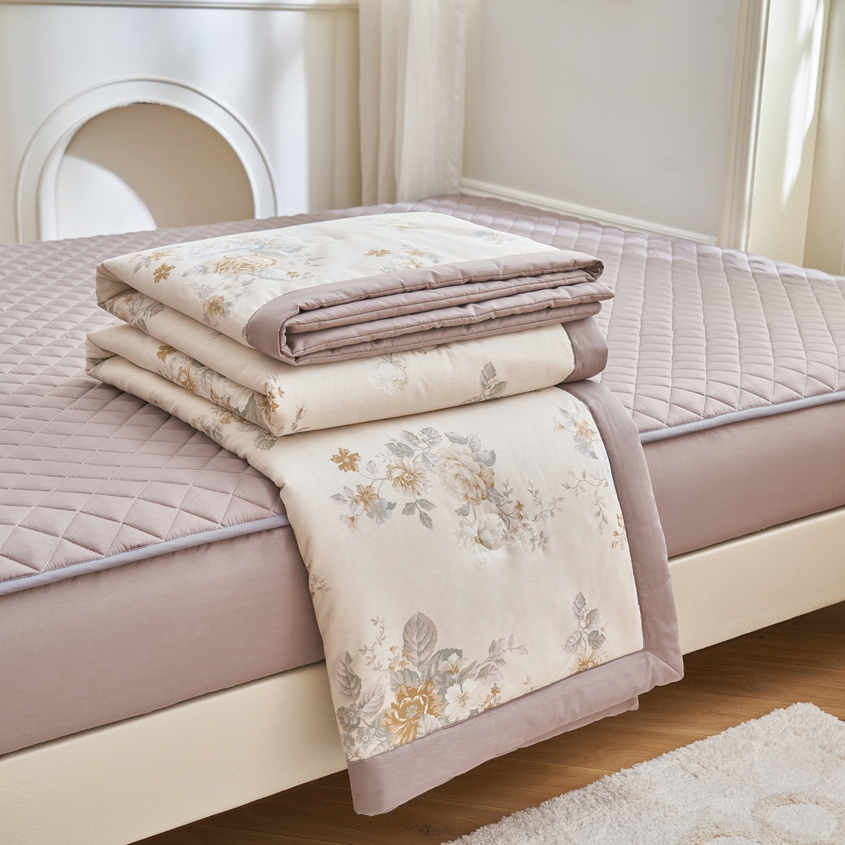 91家纺网 家纺一手货源 找家纺 绒城 2026新款 12868全棉印花棉花夏被四件套 全棉夏被四件套新疆棉花被 - 经典系列 棉柔花事