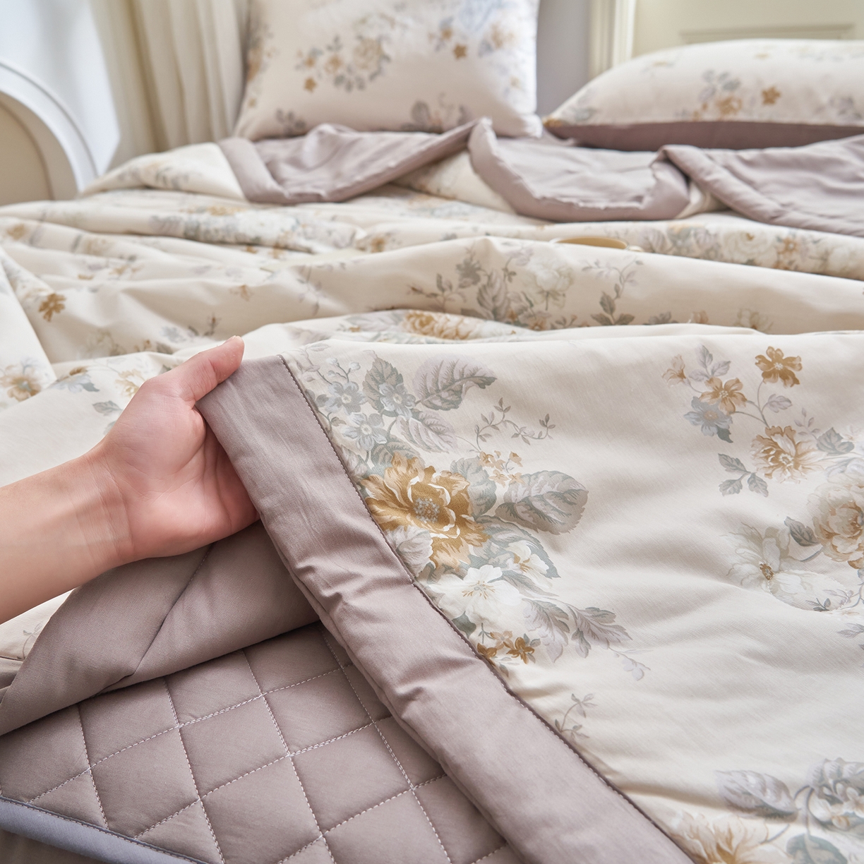 91家纺网 家纺一手货源 找家纺 绒城 2026新款 12868全棉印花棉花夏被四件套 全棉夏被四件套新疆棉花被 - 经典系列 棉柔花事