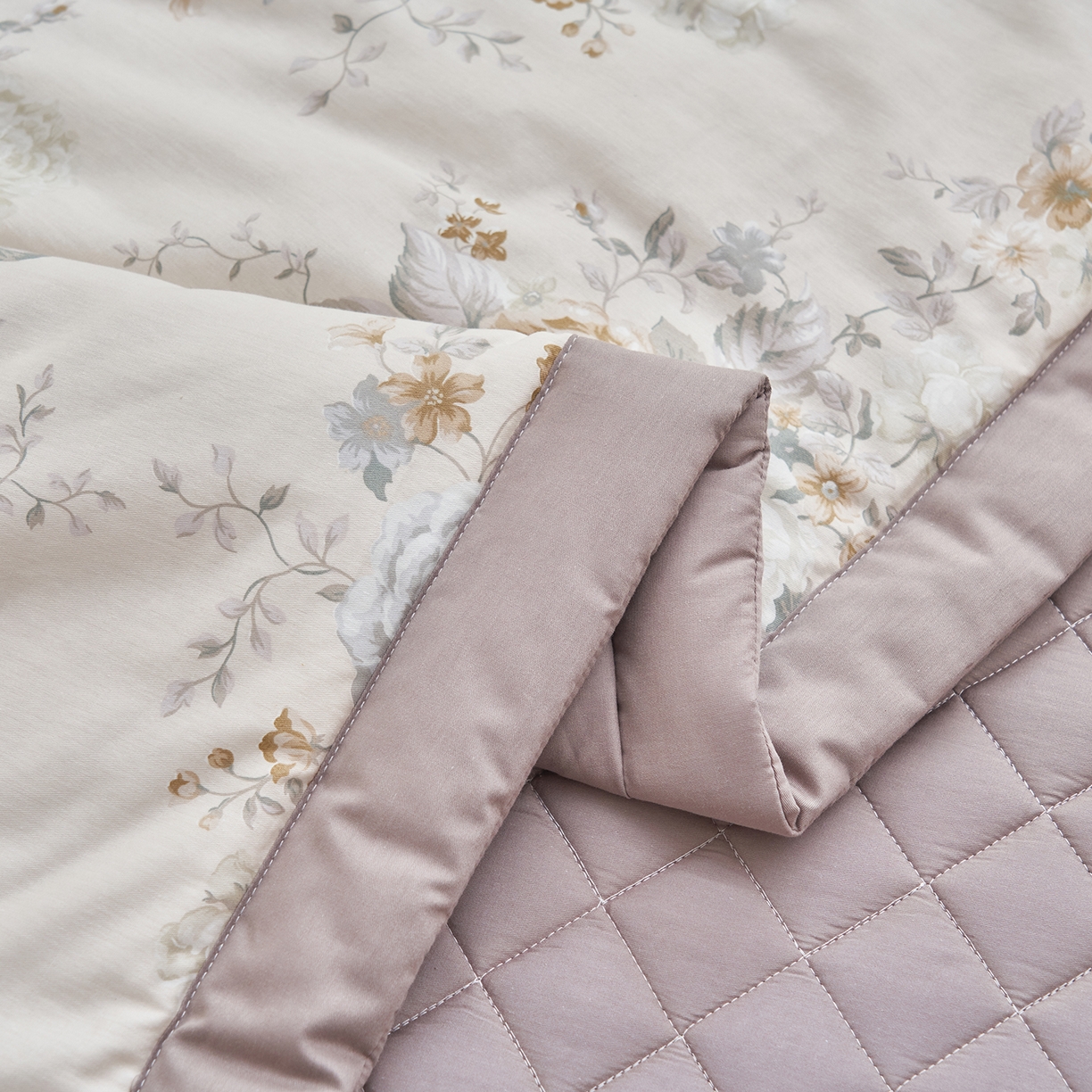 91家纺网 家纺一手货源 找家纺 绒城 2026新款 12868全棉印花棉花夏被四件套 全棉夏被四件套新疆棉花被 - 经典系列 棉柔花事