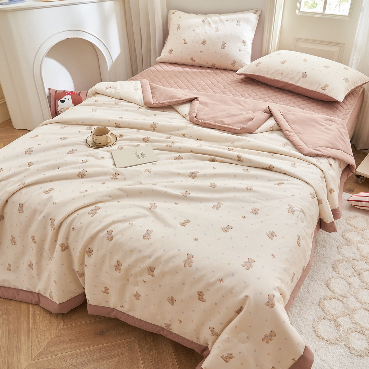 91家纺网 家纺一手货源 找家纺 绒城 2026新款 12868全棉印花棉花夏被四件套 全棉夏被四件套新疆棉花被 - 经典系列 奶棕小熊
