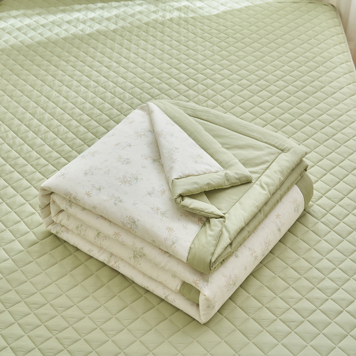 91家纺网 家纺一手货源 找家纺 绒城 2026新款 12868全棉印花棉花夏被四件套 全棉夏被四件套新疆棉花被 - 经典系列 浅春织叶