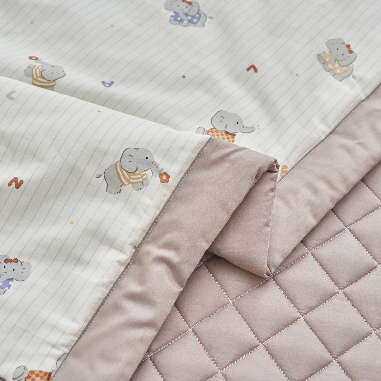 91家纺网 家纺一手货源 找家纺 绒城 2026新款 12868全棉印花棉花夏被四件套 全棉夏被四件套新疆棉花被 - 经典系列 小象乐园