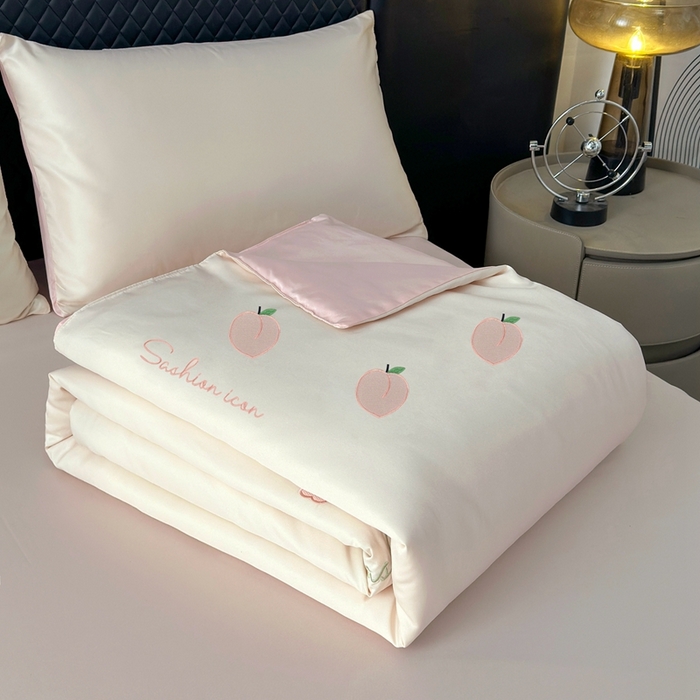 益多眠 2026新款水洗真丝刺绣夏被夏凉被空调被四件套 桃子-奶白粉