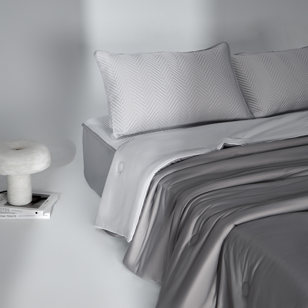 91家纺网 家纺一手货源 找家纺 绒城 2026新款冰爽系列-凉感丝夏被四件套 黛灰