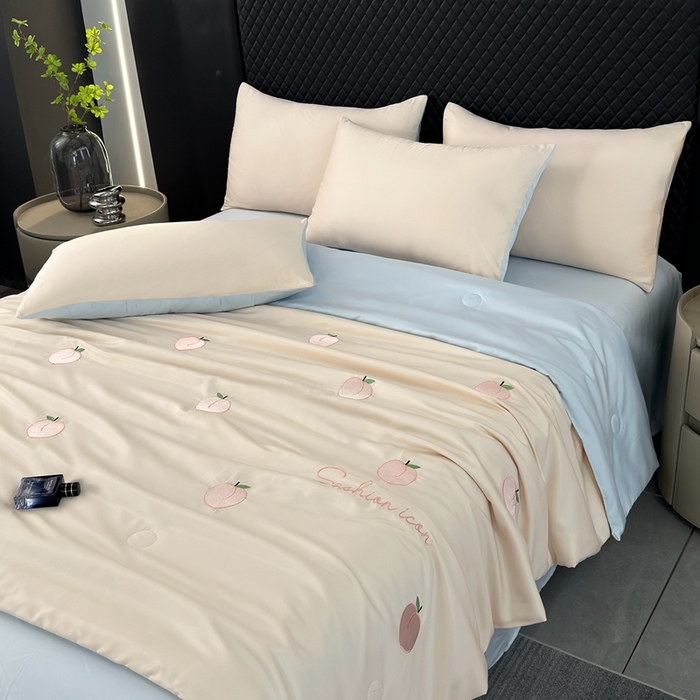 91家纺网 家纺一手货源 找家纺 益多眠 2026新款水洗真丝刺绣夏被夏凉被空调被四件套 桃子-奶白兰