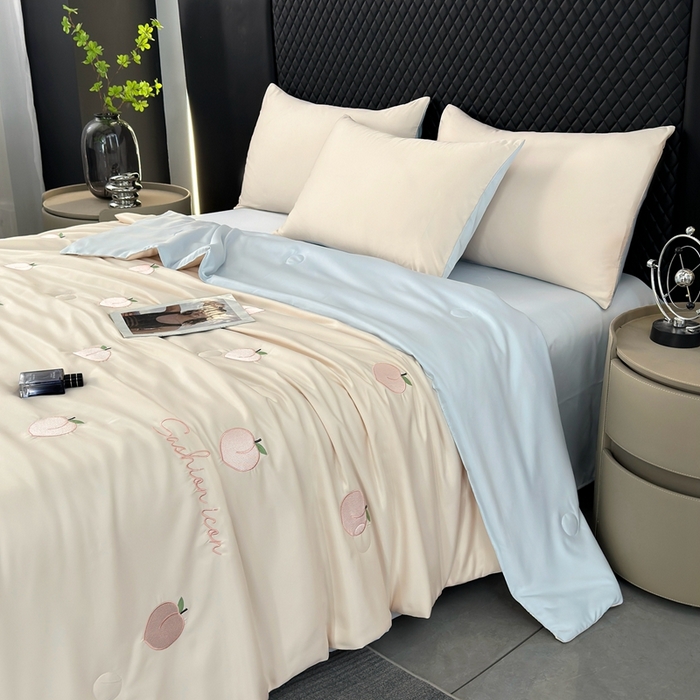 91家纺网 家纺一手货源 找家纺 益多眠 2026新款水洗真丝刺绣夏被夏凉被空调被四件套 桃子-奶白兰