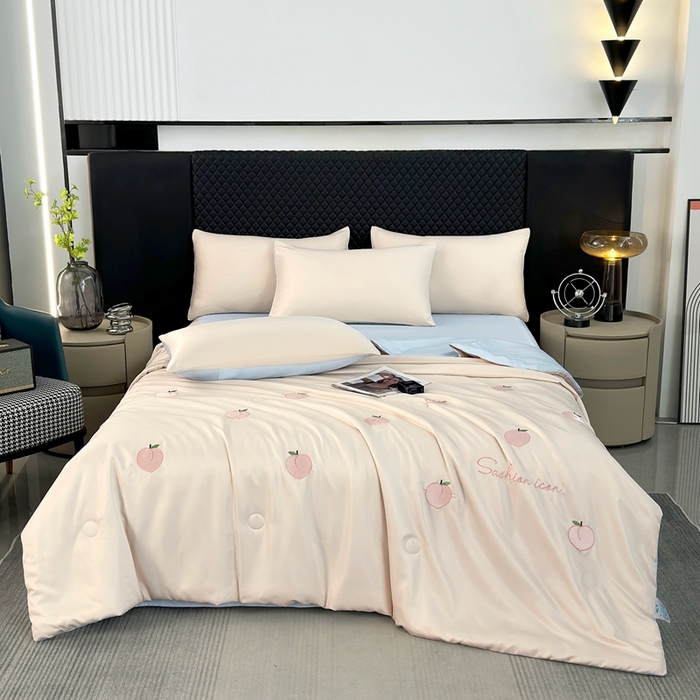 91家纺网 家纺一手货源 找家纺 益多眠 2026新款水洗真丝刺绣夏被夏凉被空调被四件套 桃子-奶白兰