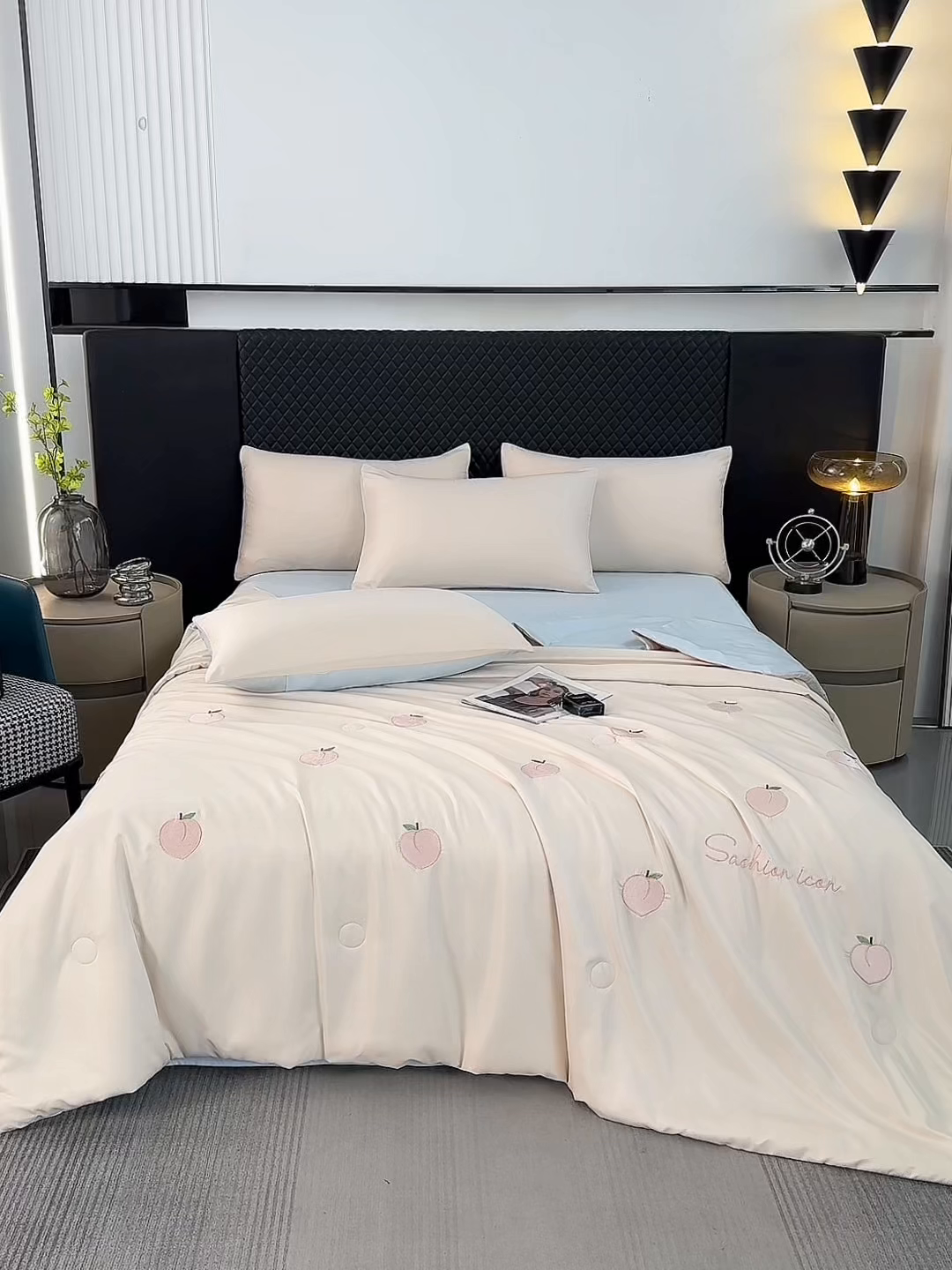 91家纺网 家纺一手货源 找家纺 益多眠 2026新款水洗真丝刺绣夏被夏凉被空调被四件套 桃子-奶白兰