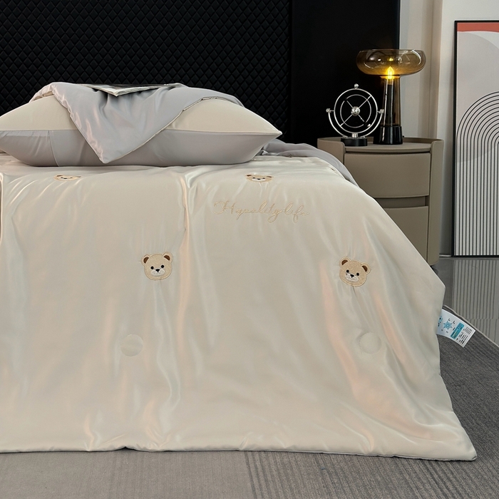 91家纺网 家纺一手货源 找家纺 益多眠 2026新款水洗真丝刺绣夏被夏凉被空调被四件套 小熊-梧桐灰