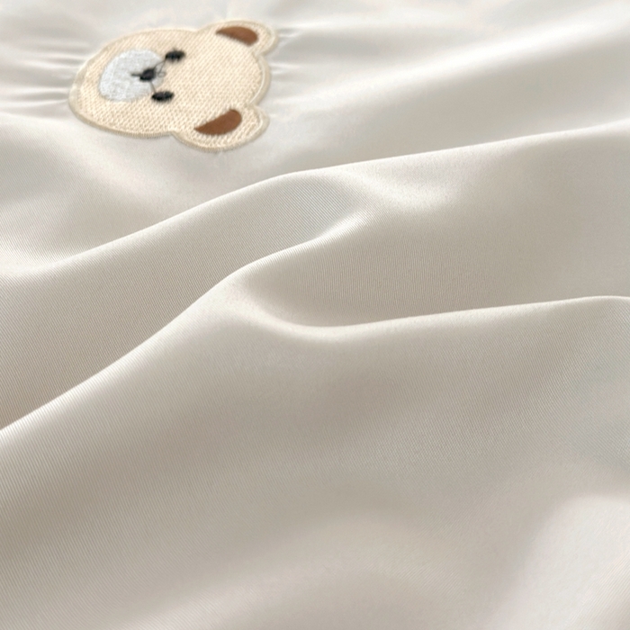 91家纺网 家纺一手货源 找家纺 益多眠 2026新款水洗真丝刺绣夏被夏凉被空调被四件套 小熊-梧桐灰