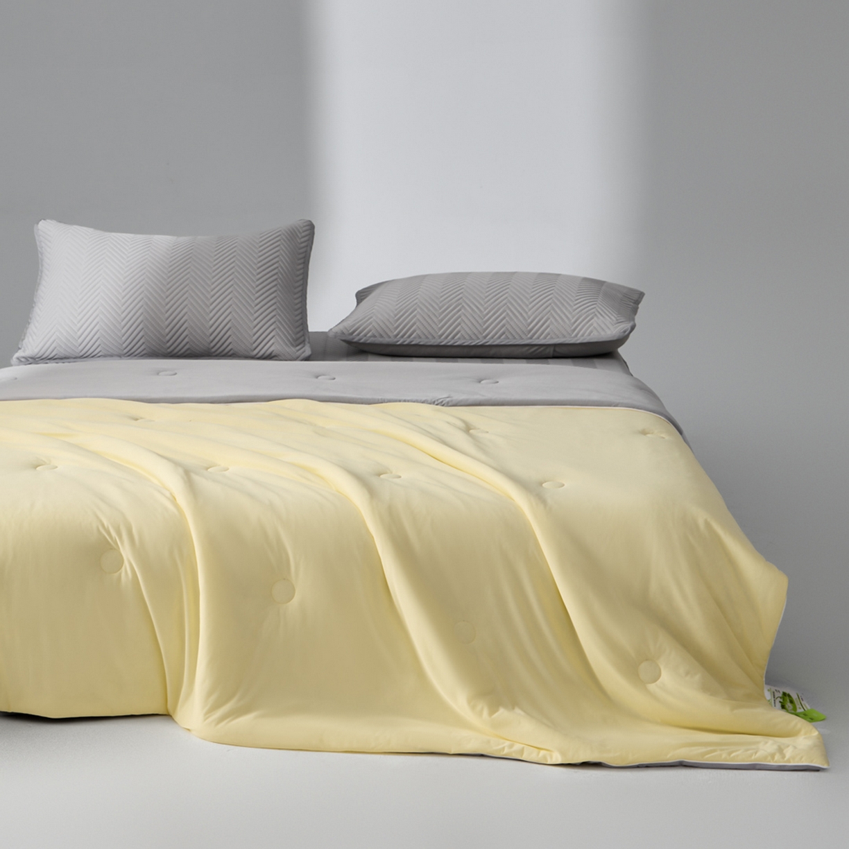 91家纺网 家纺一手货源 找家纺 绒城 2026新款冰爽系列-凉感丝夏被四件套 嫩黄