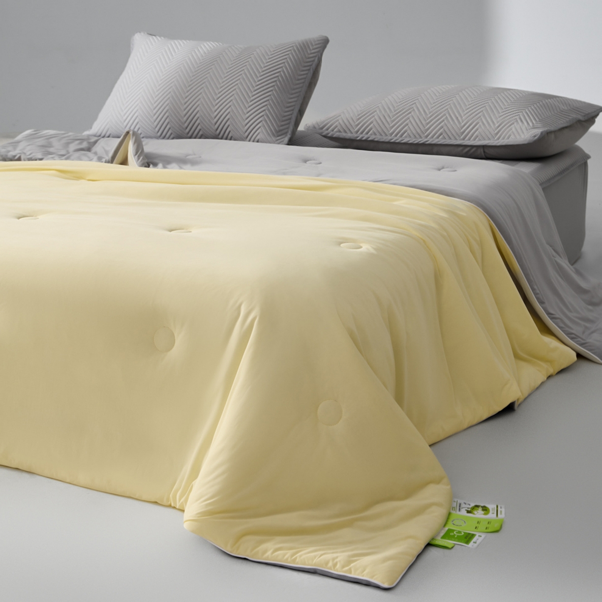 91家纺网 家纺一手货源 找家纺 绒城 2026新款冰爽系列-凉感丝夏被四件套 嫩黄