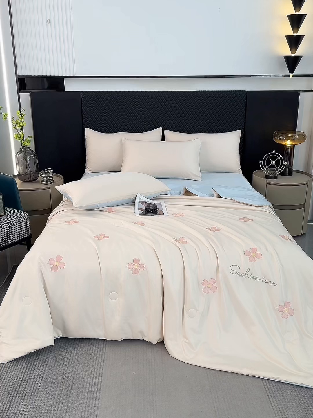 91家纺网 家纺一手货源 找家纺 益多眠 2026新款水洗真丝刺绣夏被夏凉被空调被四件套 幸运花瓣-奶白兰