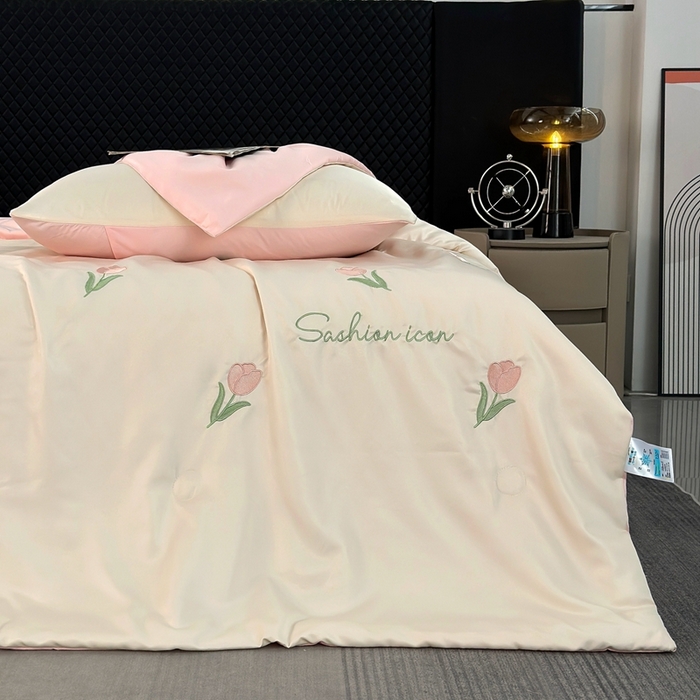 91家纺网 家纺一手货源 找家纺 益多眠 2026新款水洗真丝刺绣夏被夏凉被空调被四件套 郁金香-奶白粉