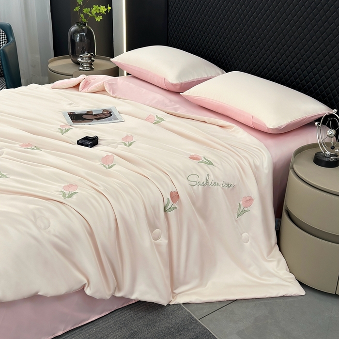 91家纺网 家纺一手货源 找家纺 益多眠 2026新款水洗真丝刺绣夏被夏凉被空调被四件套 郁金香-奶白粉