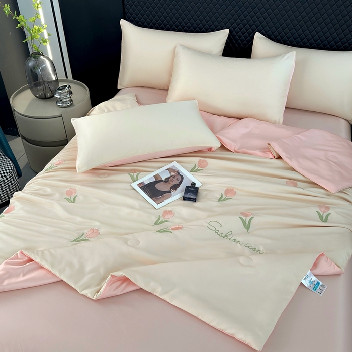 91家纺网 家纺一手货源 找家纺 益多眠 2026新款水洗真丝刺绣夏被夏凉被空调被四件套 郁金香-奶白粉