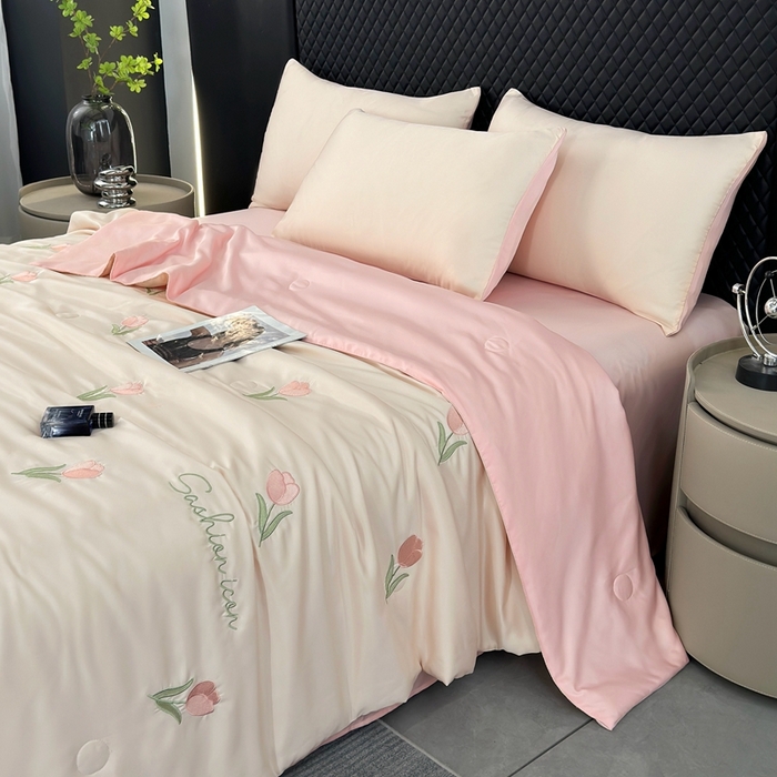 91家纺网 家纺一手货源 找家纺 益多眠 2026新款水洗真丝刺绣夏被夏凉被空调被四件套 郁金香-奶白粉