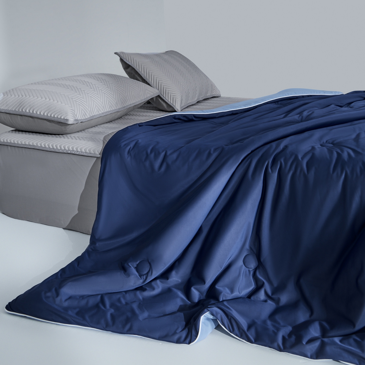 91家纺网 家纺一手货源 找家纺 绒城 2026新款冰爽系列-凉感丝夏被四件套 蔚蓝